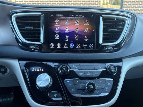 2017 Chrysler Pacifica Touring-L