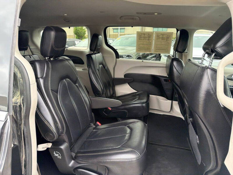 2022 Chrysler Pacifica Touring L