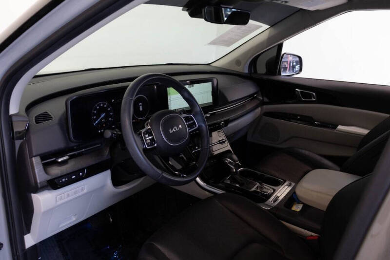 2024 Kia Carnival SX