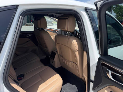 2022 Porsche Macan