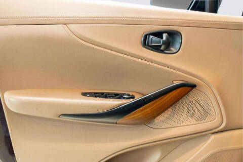 2022 Aston Martin DBX