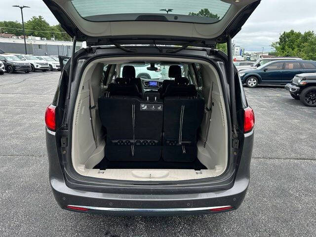 2017 Chrysler Pacifica Touring-L