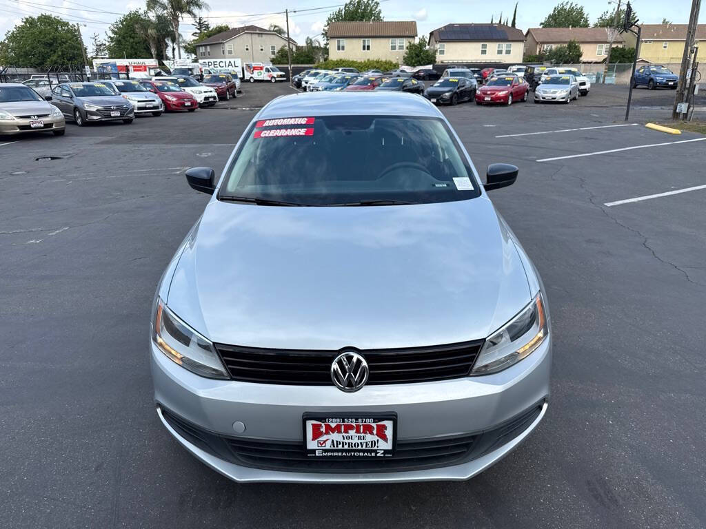 Silver 2011 Volkswagen Jetta Base Base 4dr Sedan 6A 2