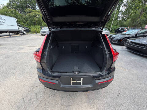 2024 Volvo XC40 B5 Core Dark Theme