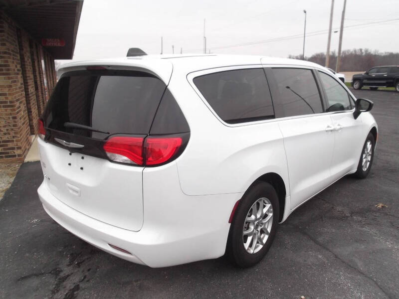 2024 Chrysler Voyager LX