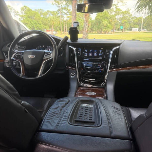 2017 Cadillac Escalade Luxury