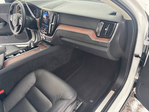 2024 Volvo XC60 B5 Plus Dark Theme