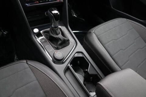 2025 Volkswagen Taos SE Black 4Motion