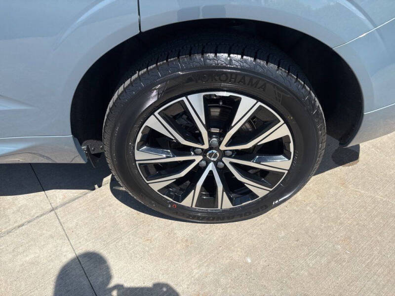 2024 Volvo XC60 B5 Core Dark Theme