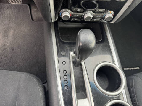 2015 Nissan Pathfinder SV