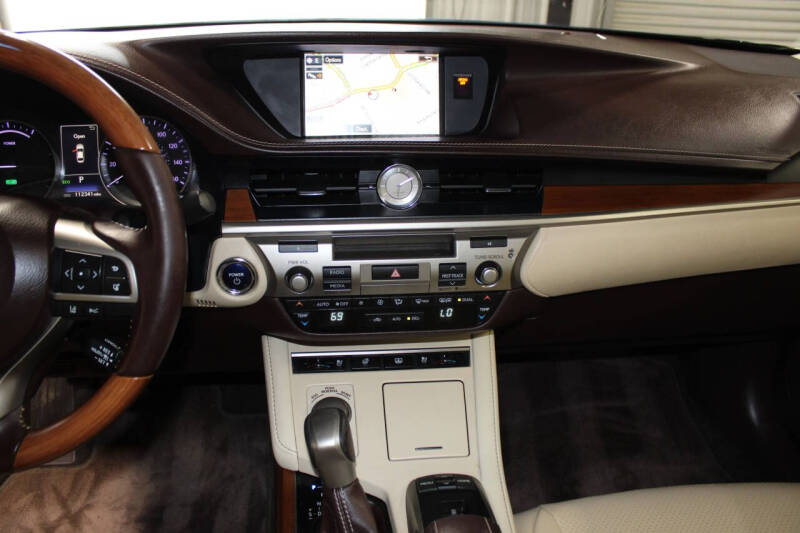 2016 Lexus ES 300h