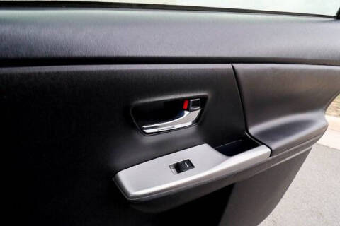 2017 Toyota Prius v Four