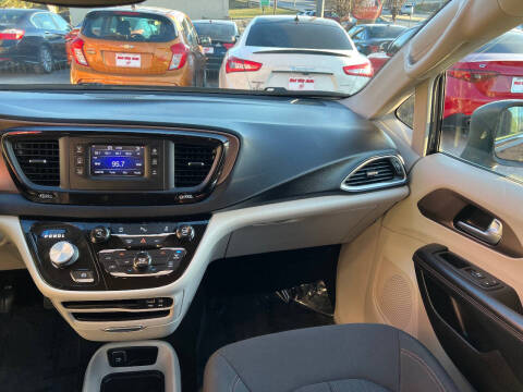 2017 Chrysler Pacifica LX