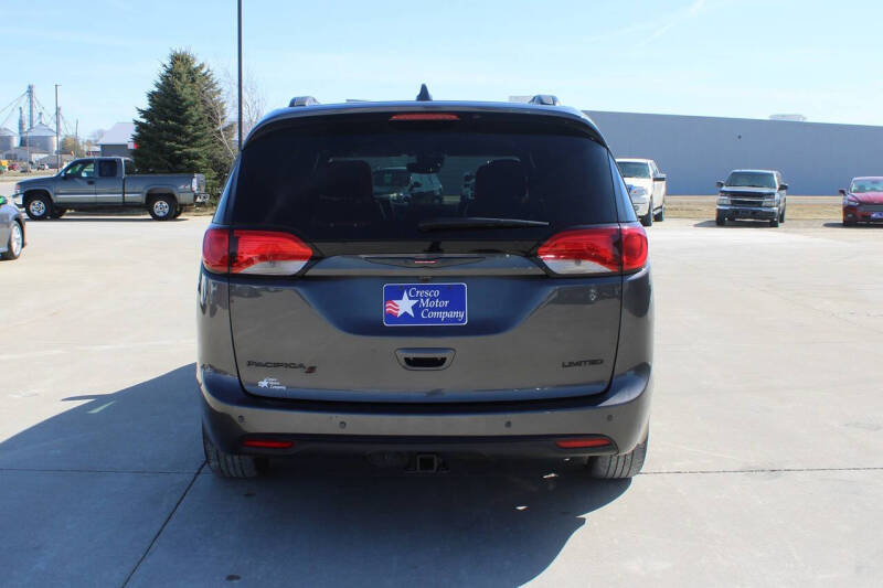 2020 Chrysler Pacifica Limited Red S