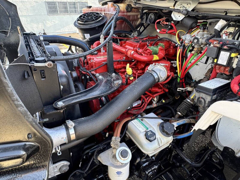 2017 Freightliner M2 106