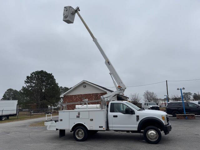 2017 Ford F-450 Super Duty Chassis Cab's photo