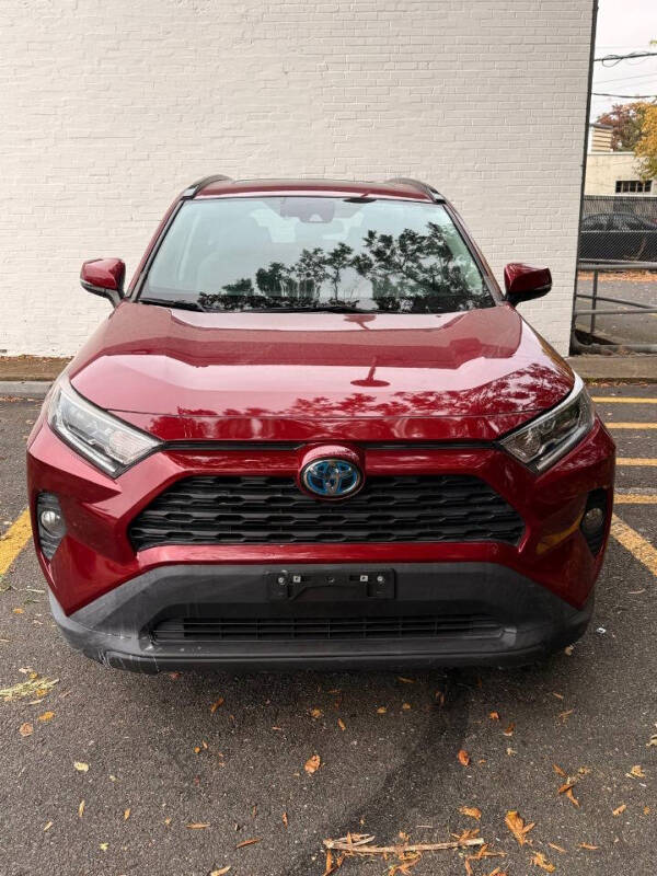 2021 Toyota RAV4 XLE's photo