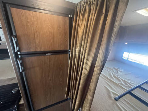 2016 Coachmen RV Leprechaun 220QB