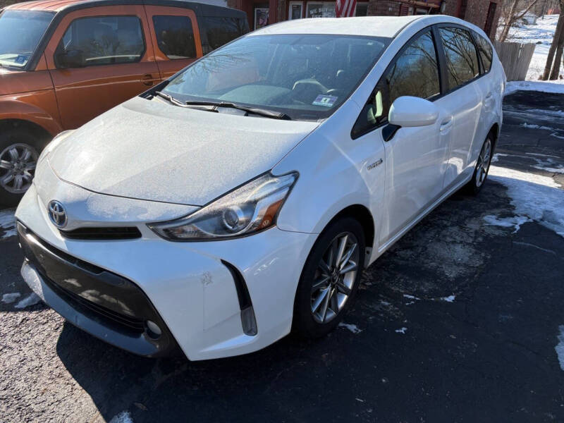 2015 Toyota Prius v Five