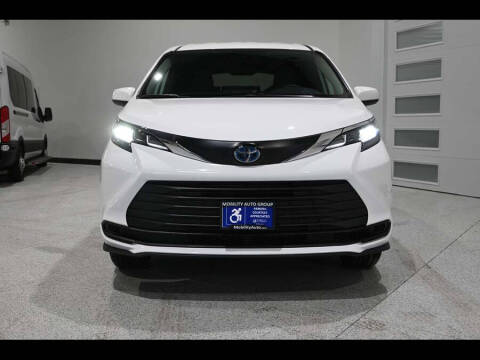 2025 Toyota Sienna LE 8-Passenger