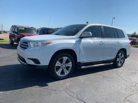 2011 Toyota Highlander for sale at AJOULY AUTO SALES in Moore OK