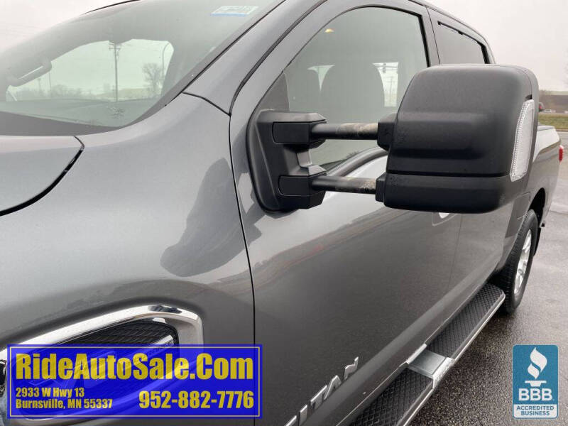 2017 Nissan Titan SV