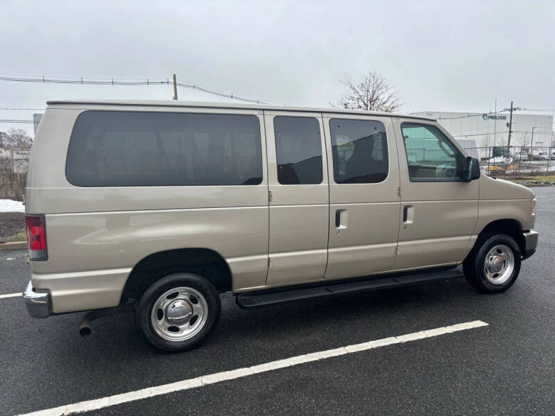 2013 Ford E-Series E-350 SD XLT