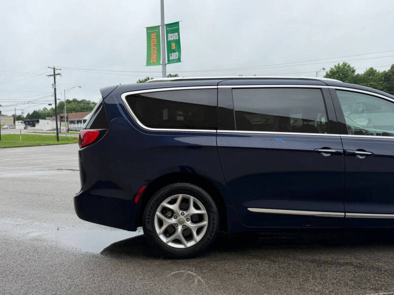 2017 Chrysler Pacifica Touring-L Plus