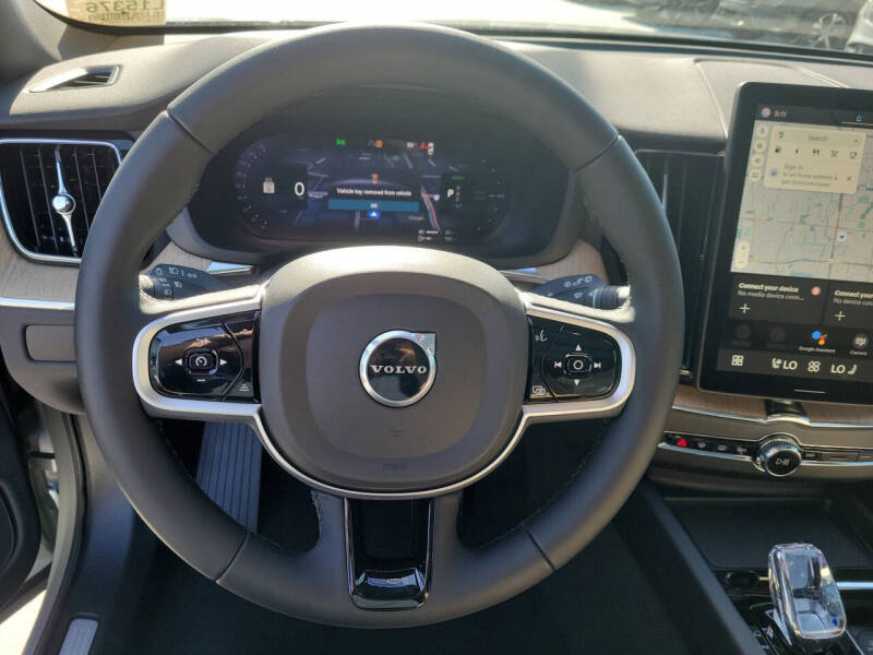 2026 Volvo XC60 T8 Plus