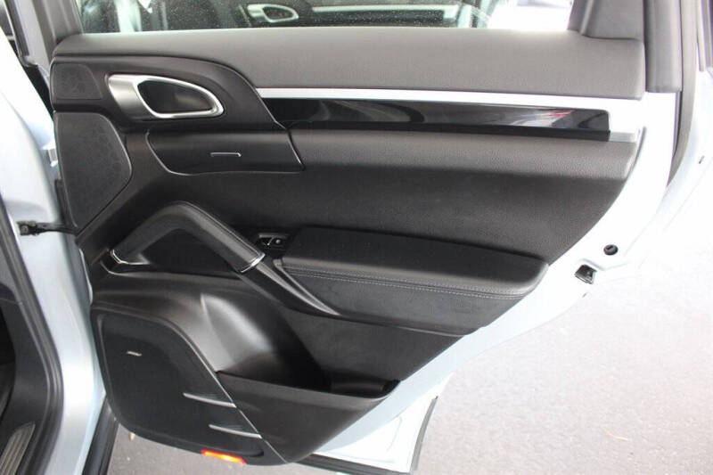 2016 Porsche Cayenne S E-Hybrid
