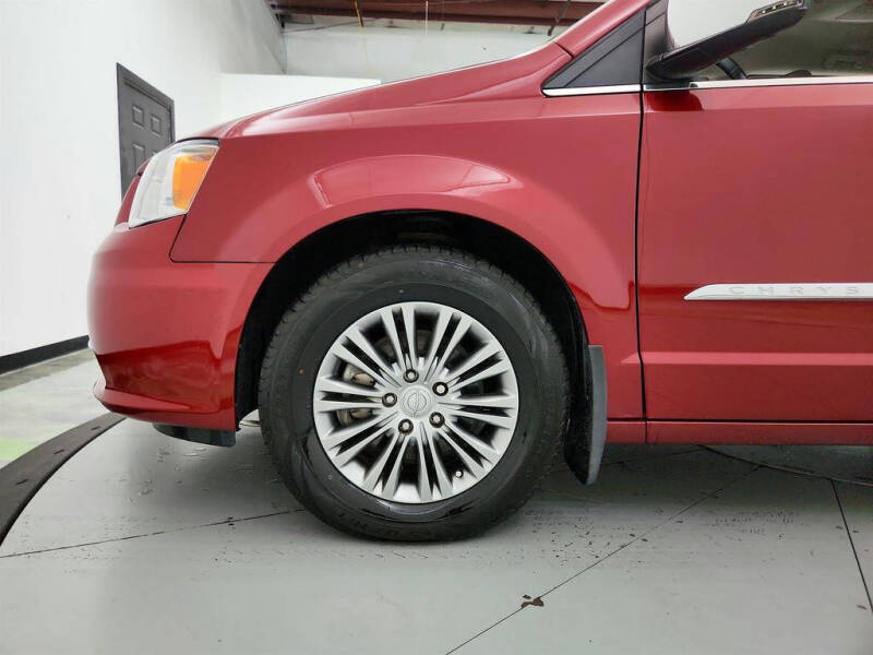 2013 Chrysler Town and Country Touring-L