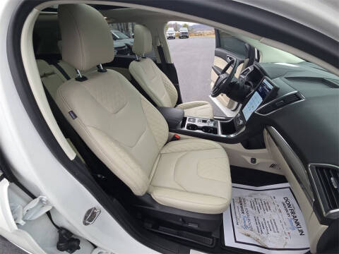 2024 Ford Edge Titanium