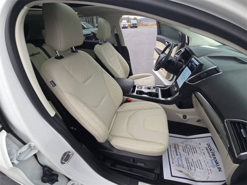 2024 Ford Edge Titanium