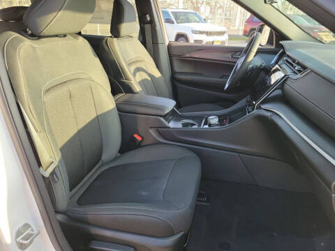 2025 Jeep Grand Cherokee Laredo X