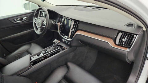 2020 Volvo V60 Cross Country T5