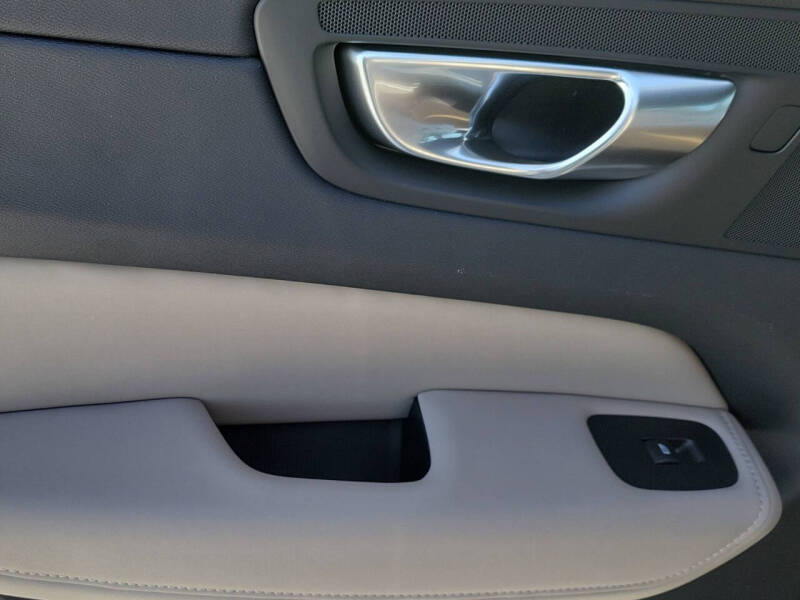 2026 Volvo XC60 T8 Plus