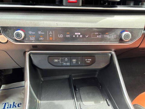 2025 Kia Carnival EX