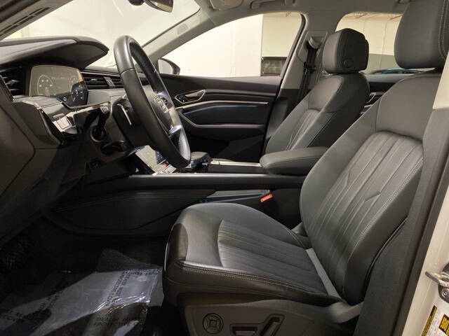 2024 Audi Q8 e-tron quattro Premium Plus