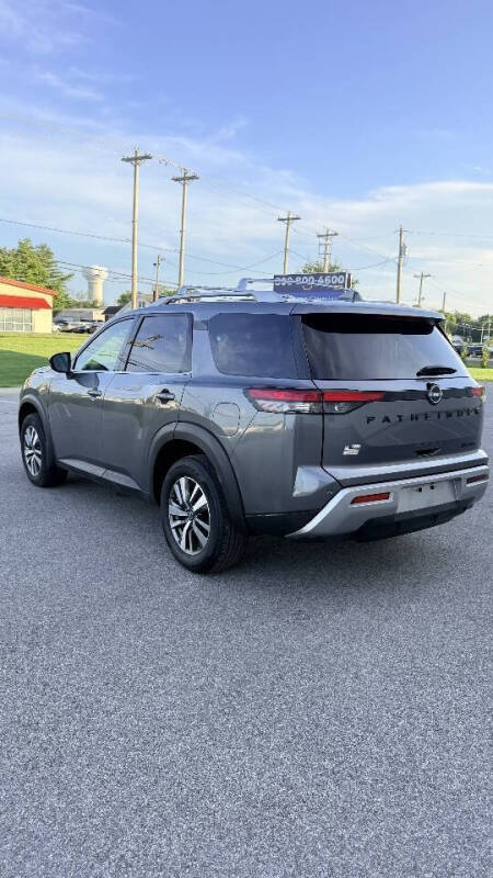 2024 Nissan Pathfinder SL