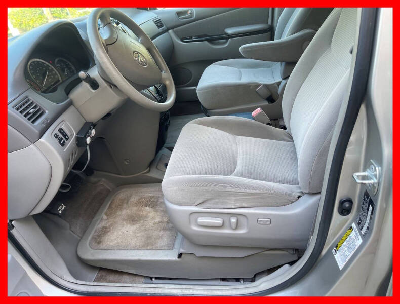 2005 Toyota Sienna CE 8 Passenger