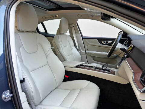 2022 Volvo S60 B5 Momentum