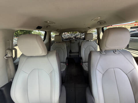 2017 Chrysler Pacifica Touring-L