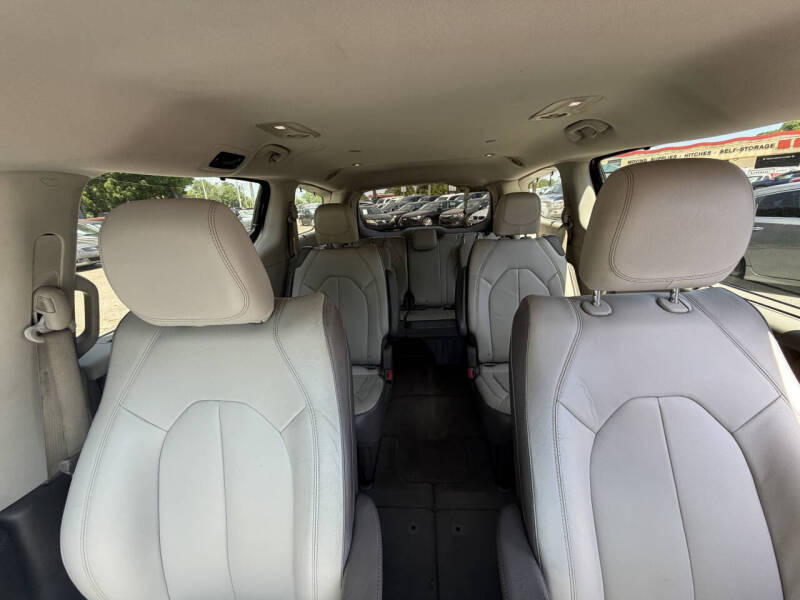 2017 Chrysler Pacifica Touring-L