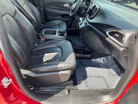2025 Chrysler Pacifica Select