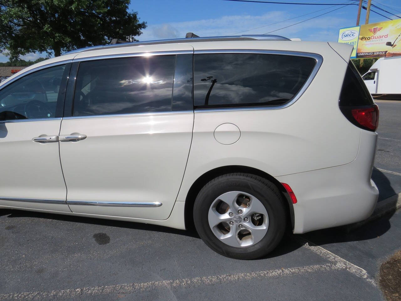 2017 Chrysler Pacifica for sale at Colbert's Auto Outlet in Hickory, NC