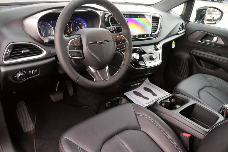 2026 Chrysler Voyager LX