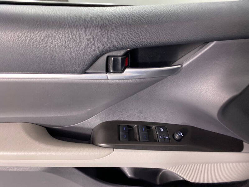 2024 Toyota Camry Hybrid LE