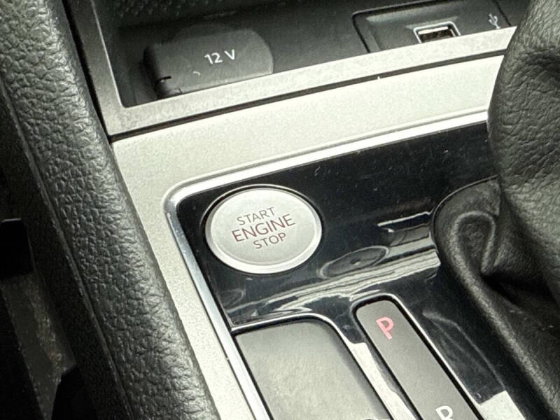 2021 Volkswagen Passat R-Line