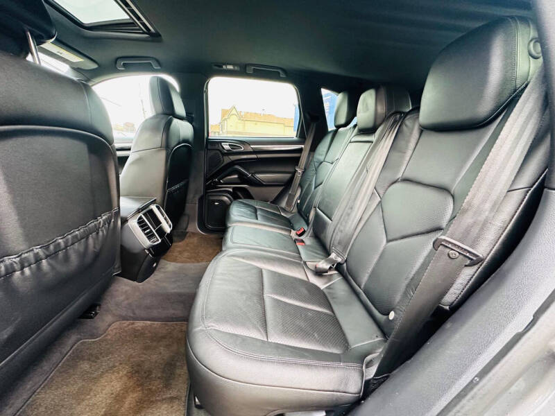 2014 Porsche Cayenne Platinum