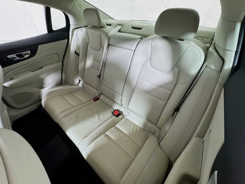 2021 Volvo S60 T5 Momentum